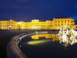 Palacio Schönbrunn ao anoitecer