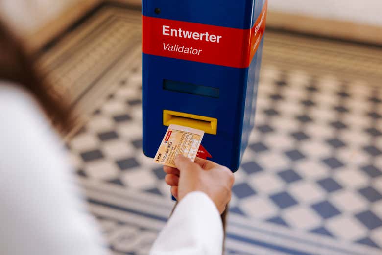 Usando o Vienna City Card no transporte público