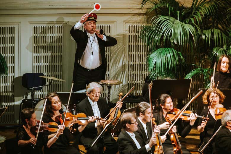 Um apaixonado percusionista rege a orquestra